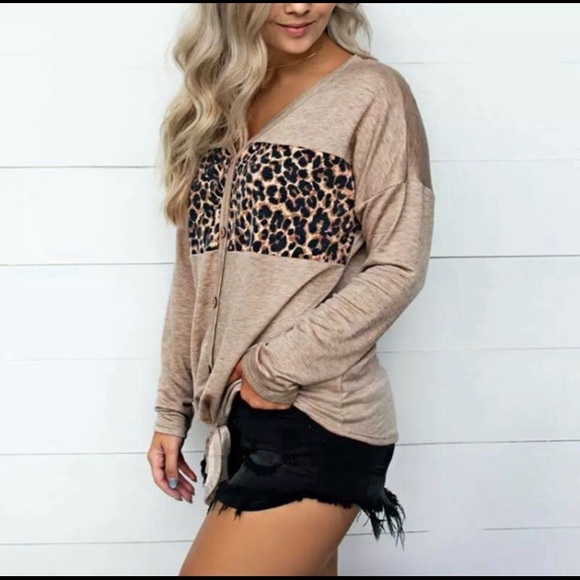 HP x 2 🎉 Tan & Leopard Button Up Top With Tie - Picture 2 of 4